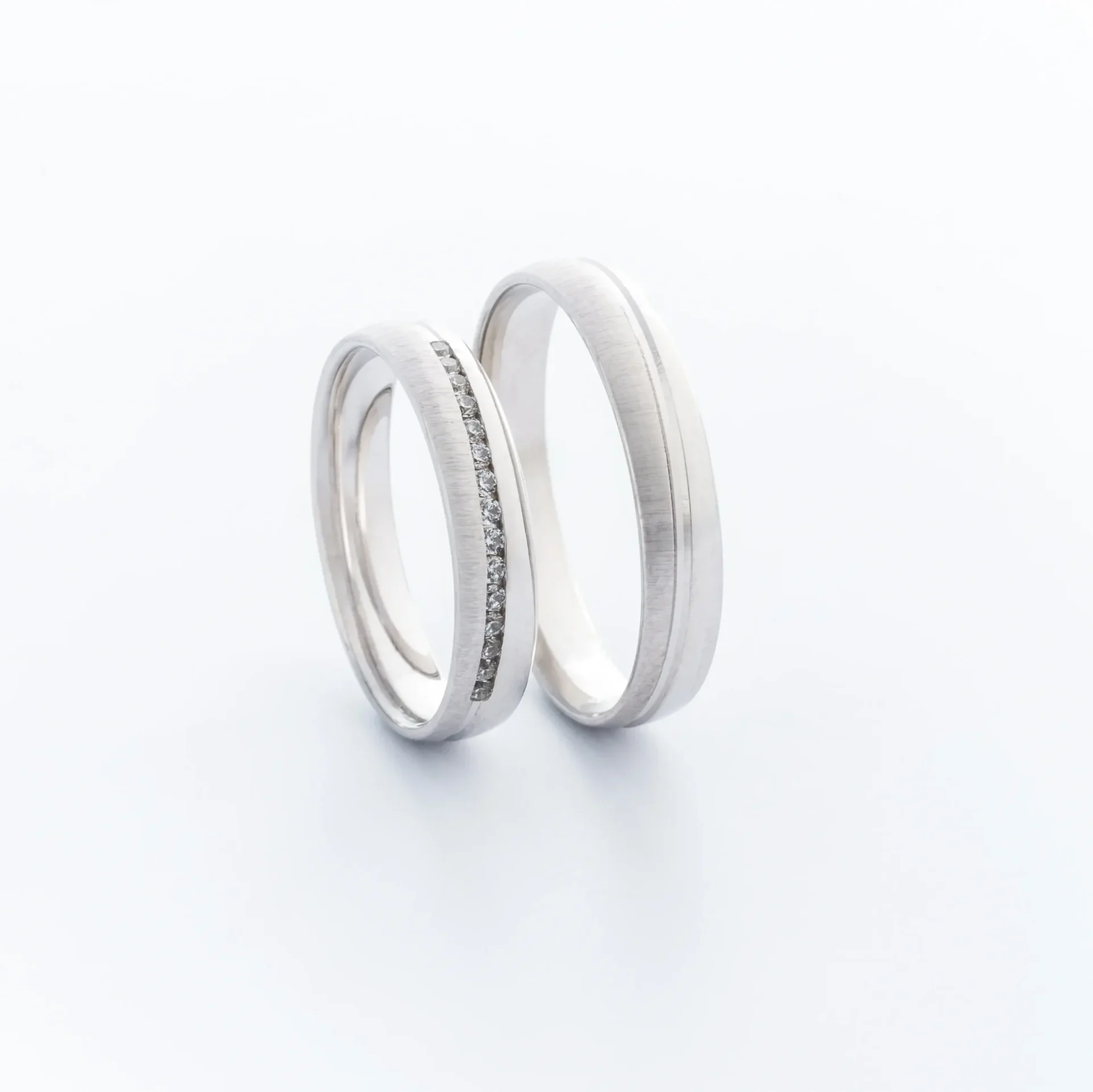 feher-arany-mattitott-koves-karikagyurupar