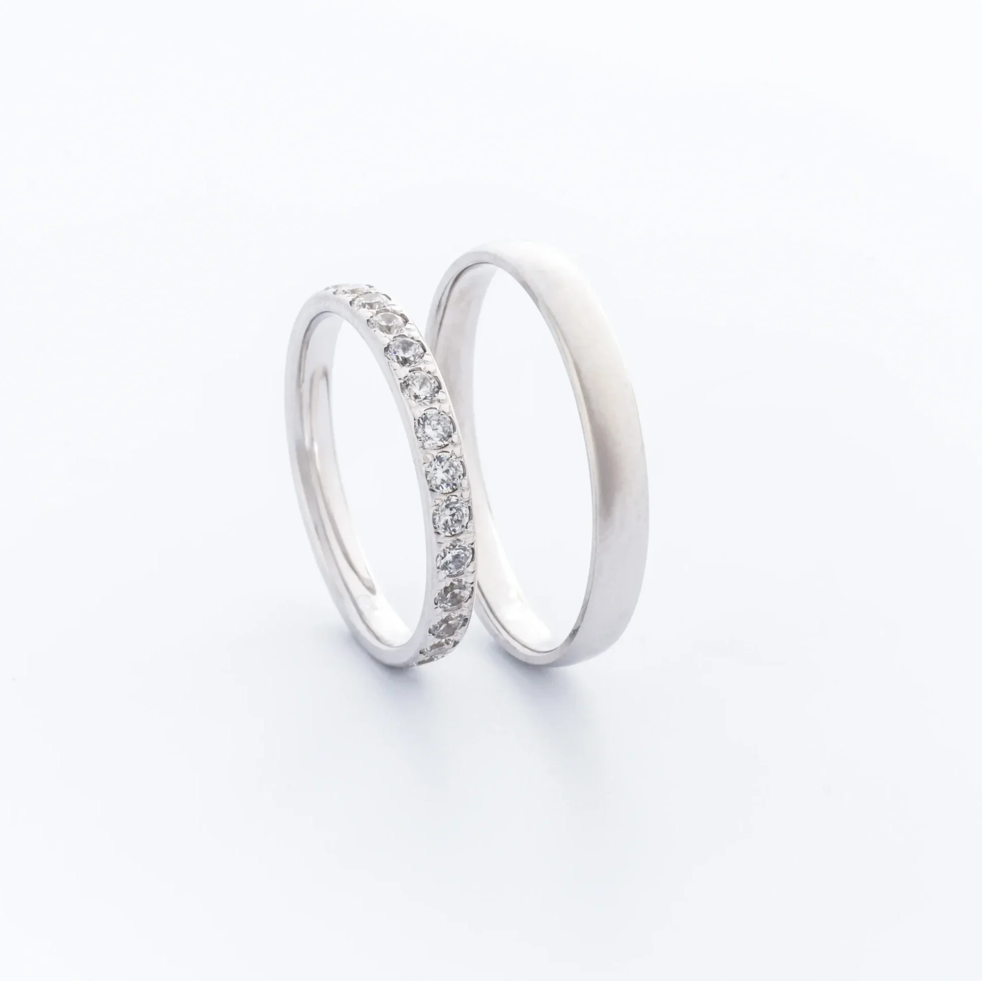 gyemantokkal-disztitett-feherarany-karikagyurupar