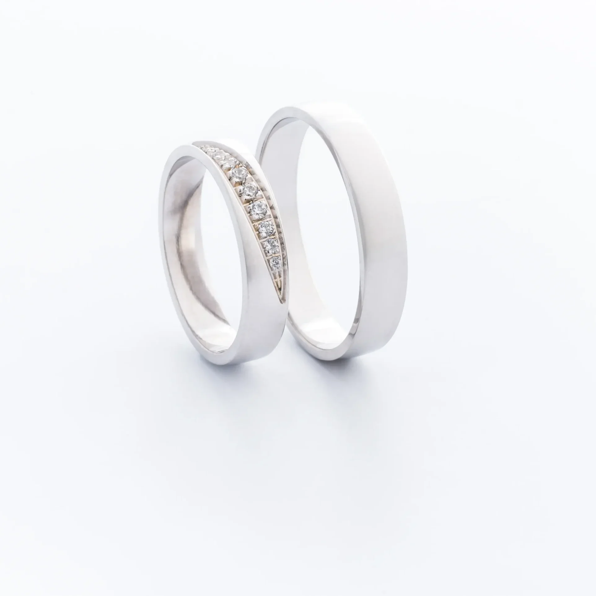 koves-feher-arany-karikagyuruk