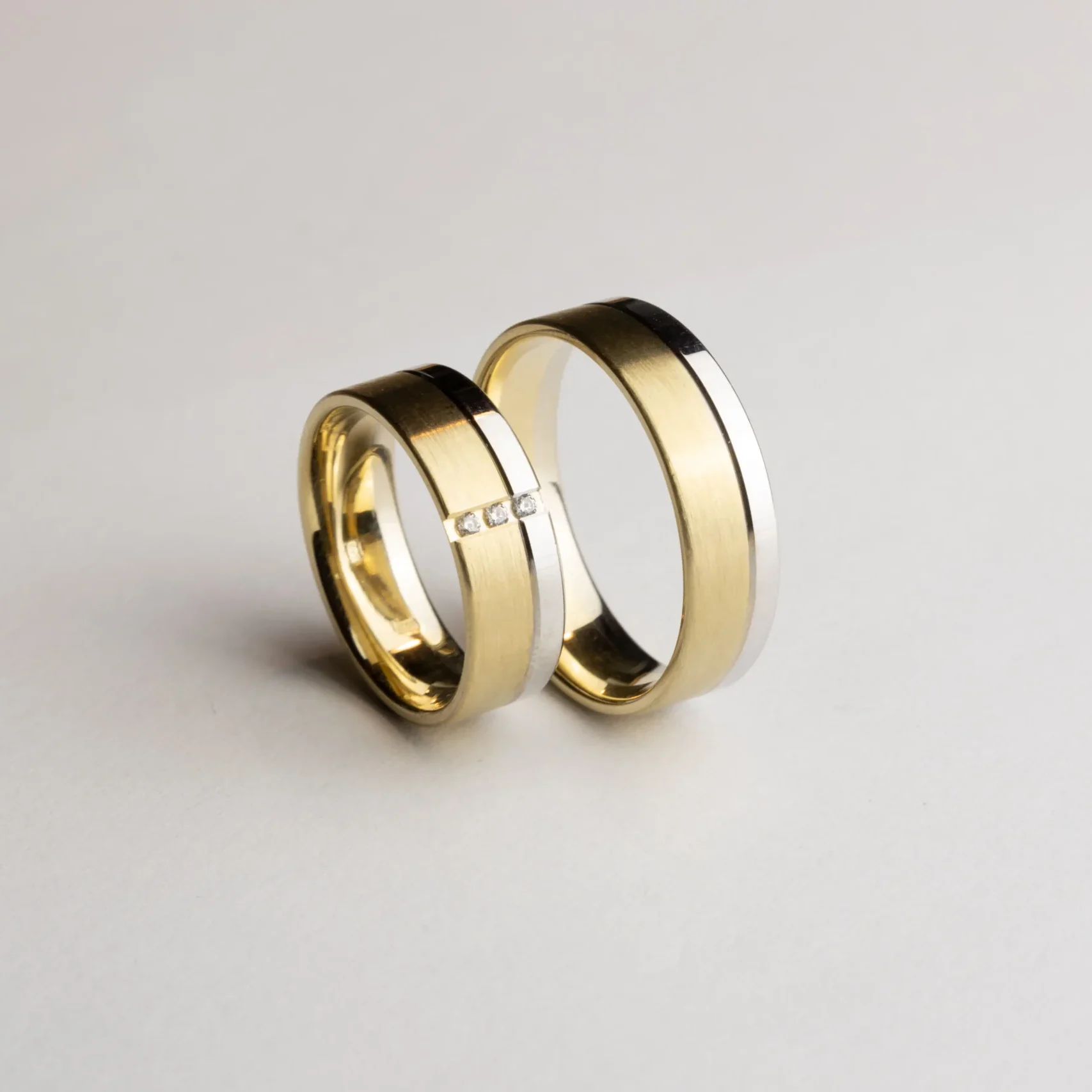 sarga-es-feherarany-mattitott-karikagyuruk