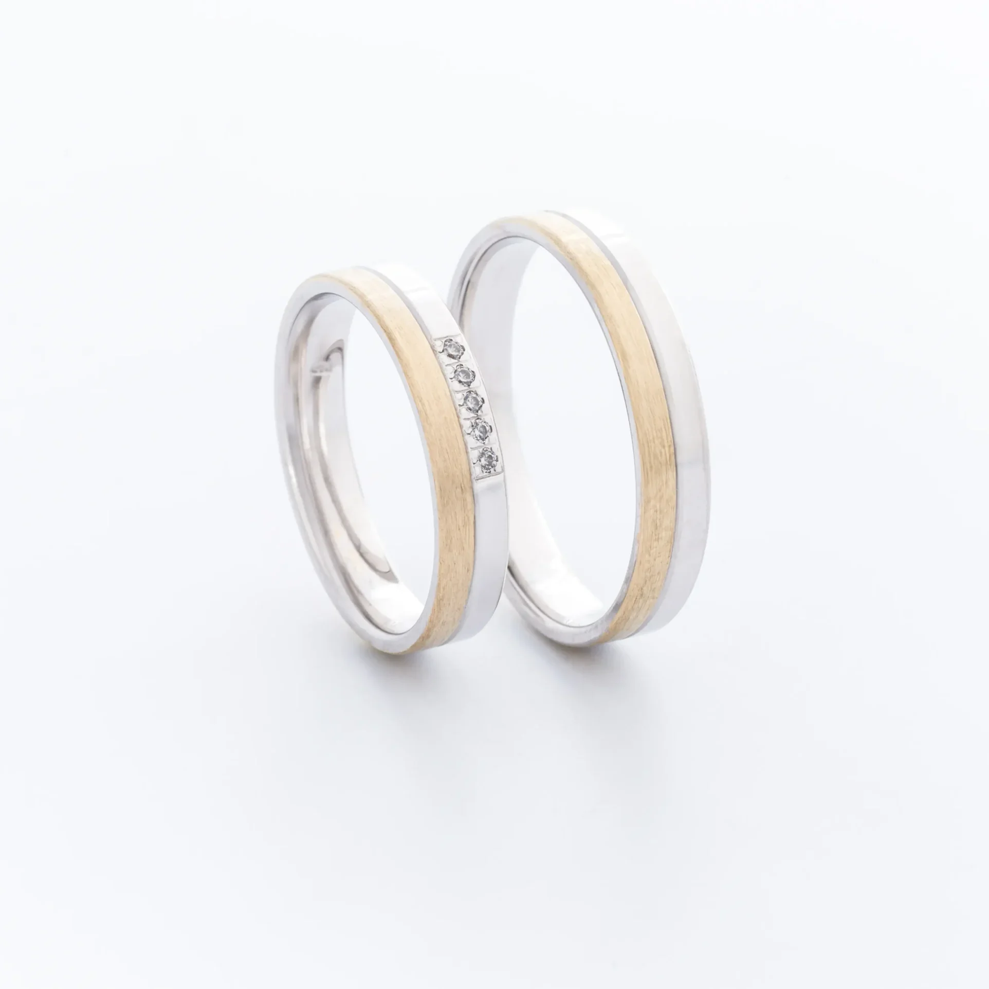 sarga-feher-aranybol-keszult-karikagyuruk